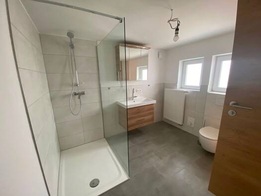 Doppelhaushälfte zur Miete 1.000 € 4 Zimmer 100 m² frei ab 01.10.2026 Wallersdorf Wallersdorf 94522