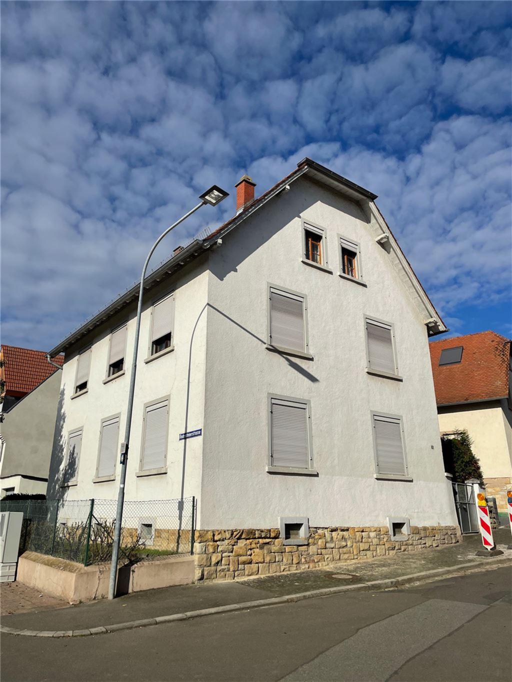 Mehrfamilienhaus zum Kauf 265.000 € 8 Zimmer 195 m²<br/>Wohnfläche 287 m²<br/>Grundstück Alzey Alzey 55232