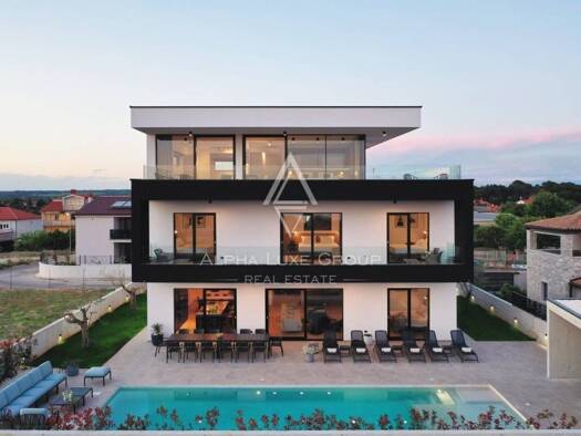 Haus zum Kauf 2.000.000 € 8 Zimmer 400 m² Veli vrh, Pula Veli Vrh - Industrijska zona