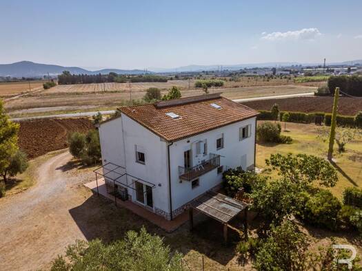 Bauernhaus zum Kauf 695.000 € 3 Zimmer 260 m² 55.000 m² Grundstück frei ab sofort Grosseto 58100