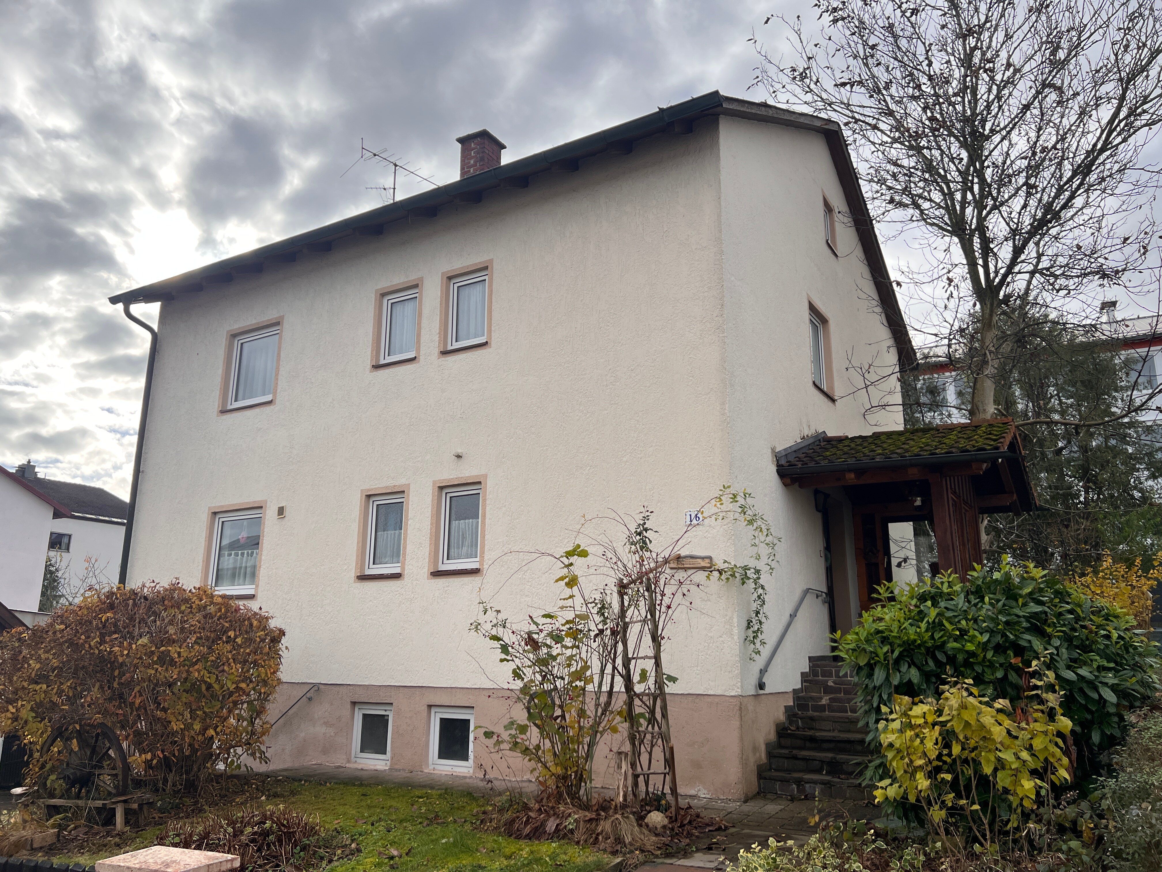 Einfamilienhaus zum Kauf 220.000 € 140 m²<br/>Wohnfläche 558 m²<br/>Grundstück ab sofort<br/>Verfügbarkeit Eggenfelden Eggenfelden 84307