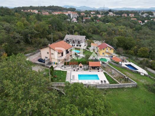 Einfamilienhaus zum Kauf 600.000 € 12 Zimmer 180 m² 700 m² Grundstück Viškovo 51216