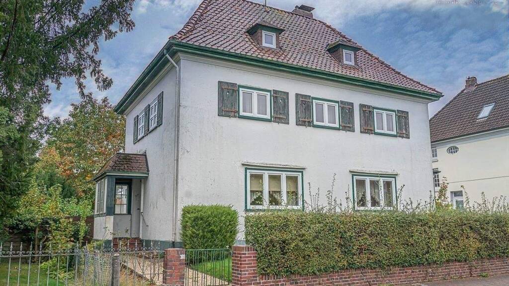 Stadthaus zum Kauf 275.000 € 6 Zimmer 147,2 m² 1.093 m² Grundstück frei ab sofort Varel 26316