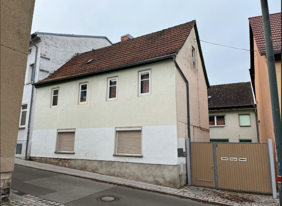 Mehrfamilienhaus zum Kauf 169.000 € 10 Zimmer 208 m²<br/>Wohnfläche 231 m²<br/>Grundstück August-Bebel-Straße 2 Hohenmölsen Hohenmölsen 06679