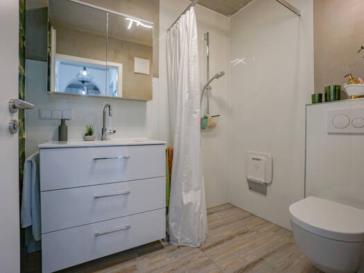 Wohnung zur Miete 750 € 2 Zimmer 75,6 m² 1. Geschoss Roth Roth 91154