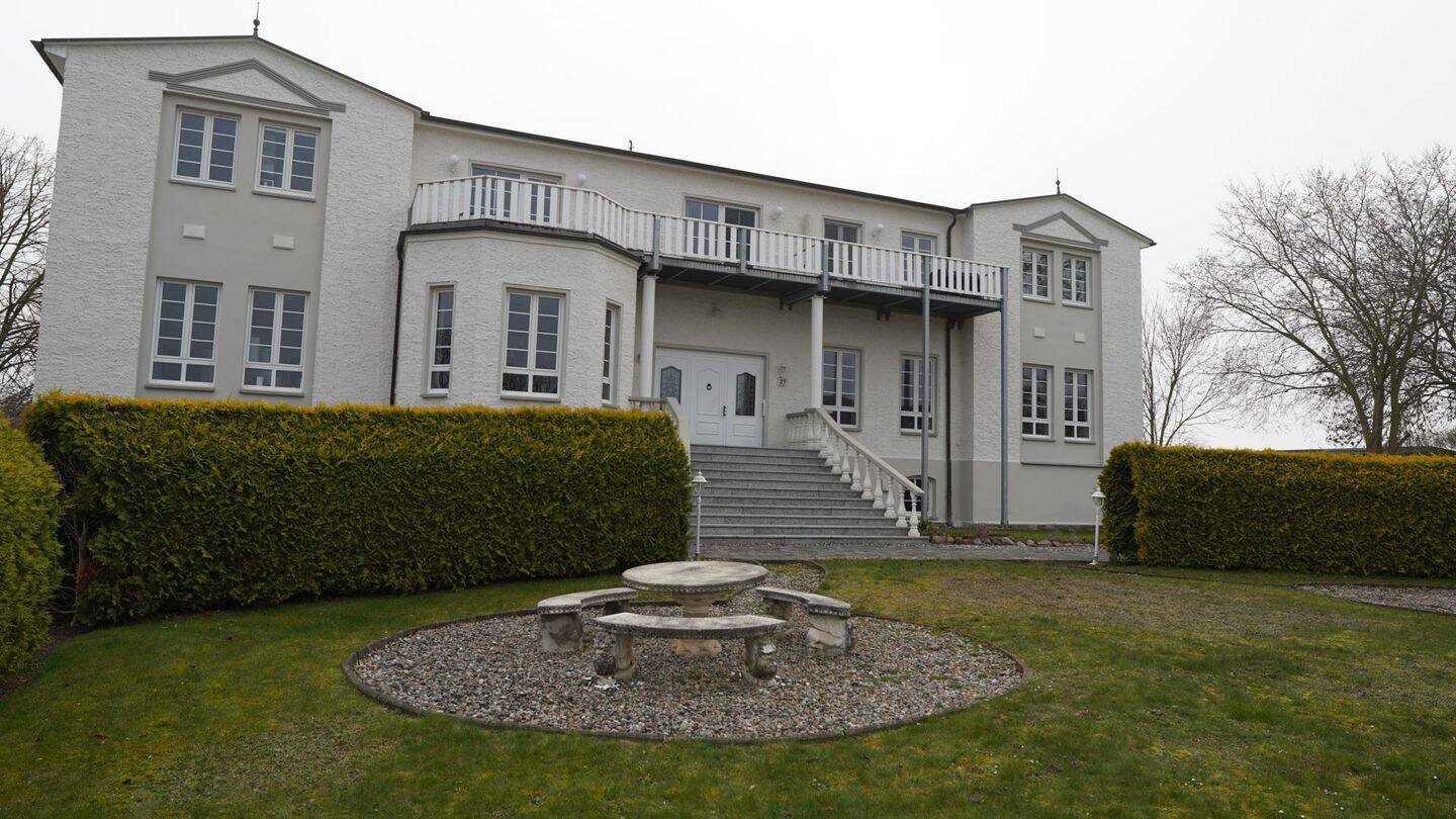 Immobilie in Hohenkirchen - Zwei möblierte Wohnungen in historischem Gutshaus nahe der Ostsee - Bild 0