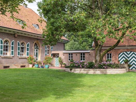 Haus zum Kauf 1.790.000 € 7 Zimmer 375 m² 15.451 m² Grundstück frei ab sofort Listrup Emsbüren 48488