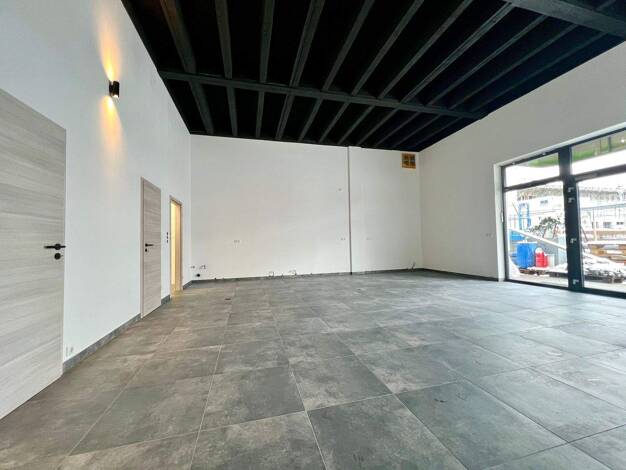 Verkaufsfläche zum Kauf 350.000 € 2 Zimmer 81,1 m² Verkaufsfläche Berliner Platz Burghausen 84489