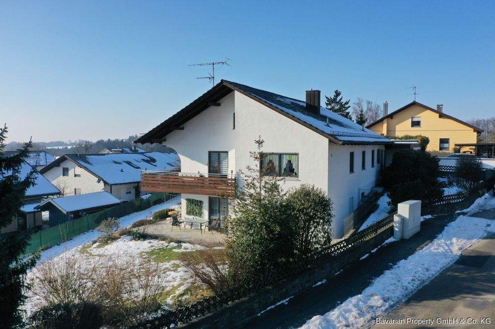 Immobilie in Mitterfels - Großzügiges Zweifamilienhaus mit herrlichem Ausblick in Mitterfels - Bild 4