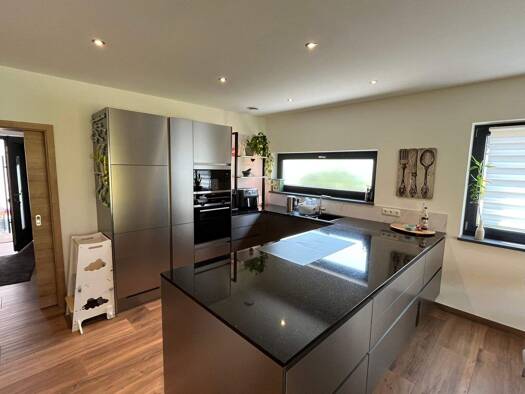 Einfamilienhaus zum Kauf 699.000 € 233,6 m² 677 m² Grundstück Lauterbach Niederwinkling 94559