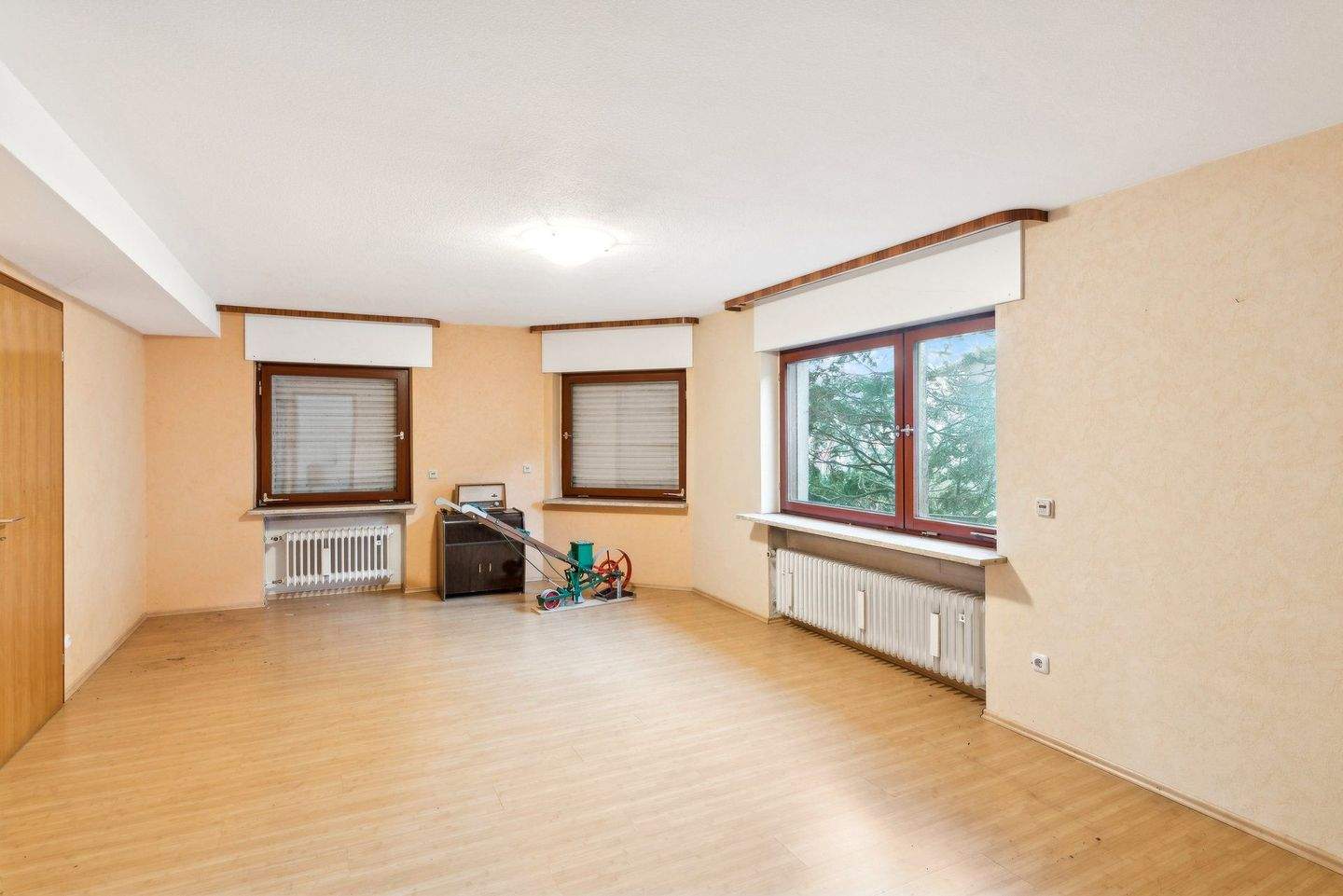 Immobilie in Grävenwiesbach - Einfamilienhaus mit großzügigem Platzangebot in Grävenwiesbach - Bild 3