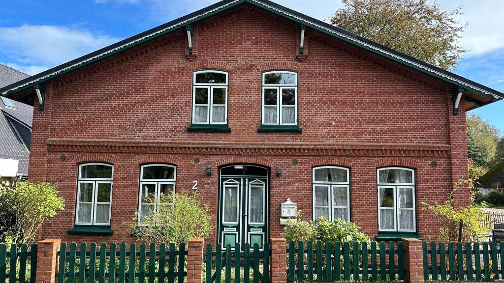 Einfamilienhaus zum Kauf 355.000 € 10 Zimmer 300 m² 820 m² Grundstück frei ab sofort Bergenhusen 24861