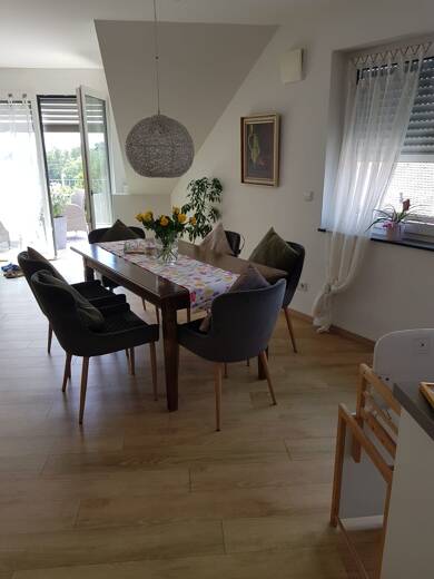 Wohnung zur Miete 1.270 € 3,5 Zimmer 100,4 m² Dachgeschoss, 2. Geschoss frei ab 01.10.2025 Hauptstr. 53 Owingen Owingen 88696
