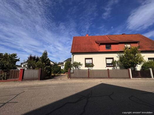 Doppelhaushälfte zum Kauf 299.000 € 7 Zimmer 151 m² 626 m² Grundstück Linkenheim Linkenheim-Hochstetten 76351