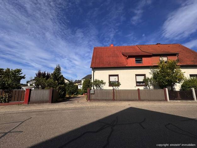 Doppelhaushälfte zum Kauf 299.000 € 7 Zimmer 151 m² 626 m² Grundstück Linkenheim Linkenheim-Hochstetten 76351