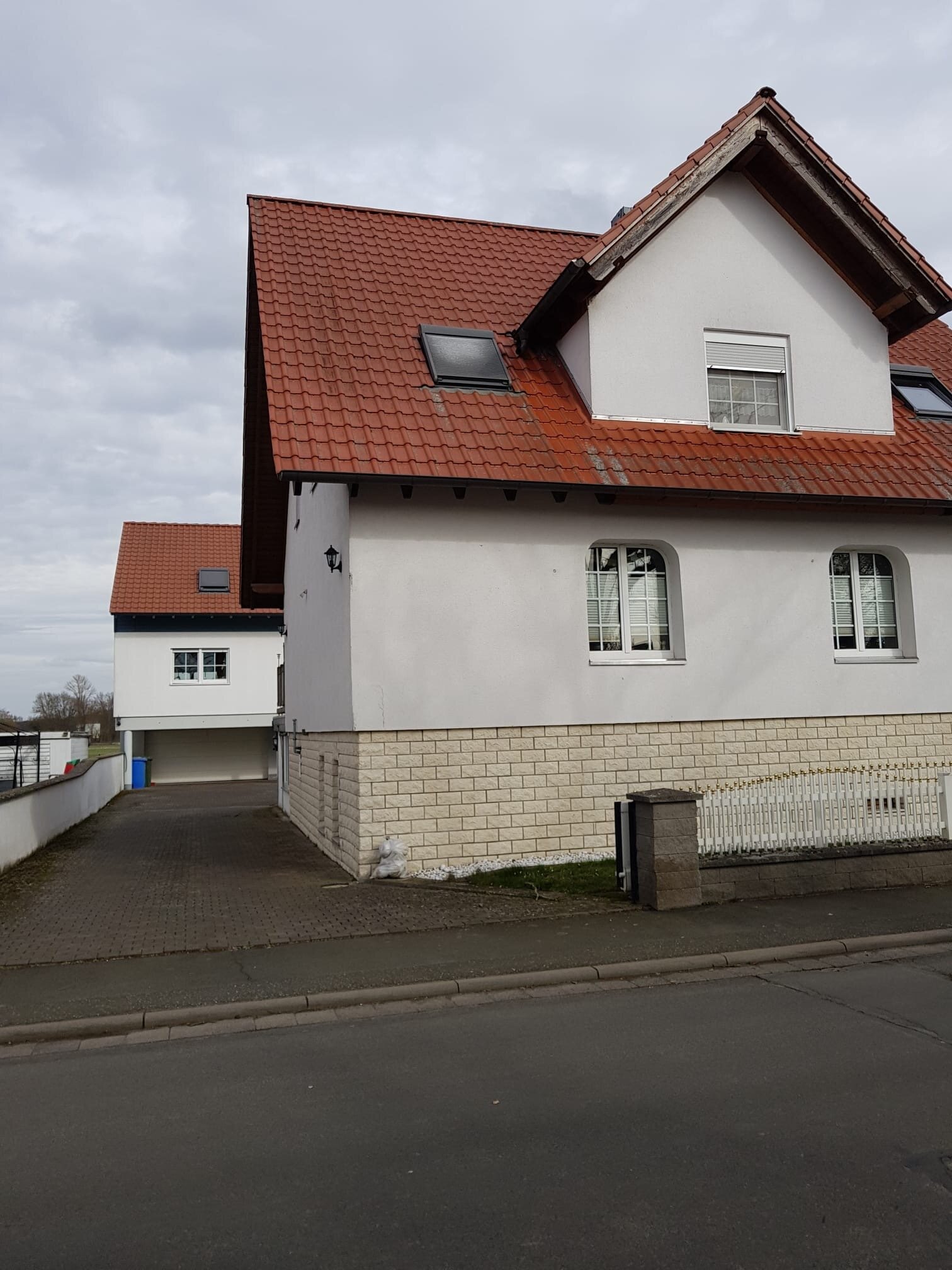 Mehrfamilienhaus zum Kauf provisionsfrei 590.000 € 10 Zimmer 274 m²<br/>Wohnfläche 1.078 m²<br/>Grundstück ab sofort<br/>Verfügbarkeit Biegenstrasse 26 Schweinsberg Stadtallendorf 35260