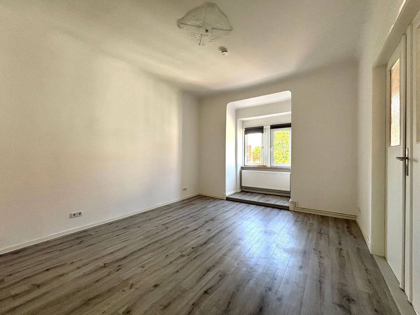 Schöne geräumige Altbauwohnung im beliebten Stadtfeld – Schillerstr. 31, 39108 Magdeburg – Vorschaubild 3