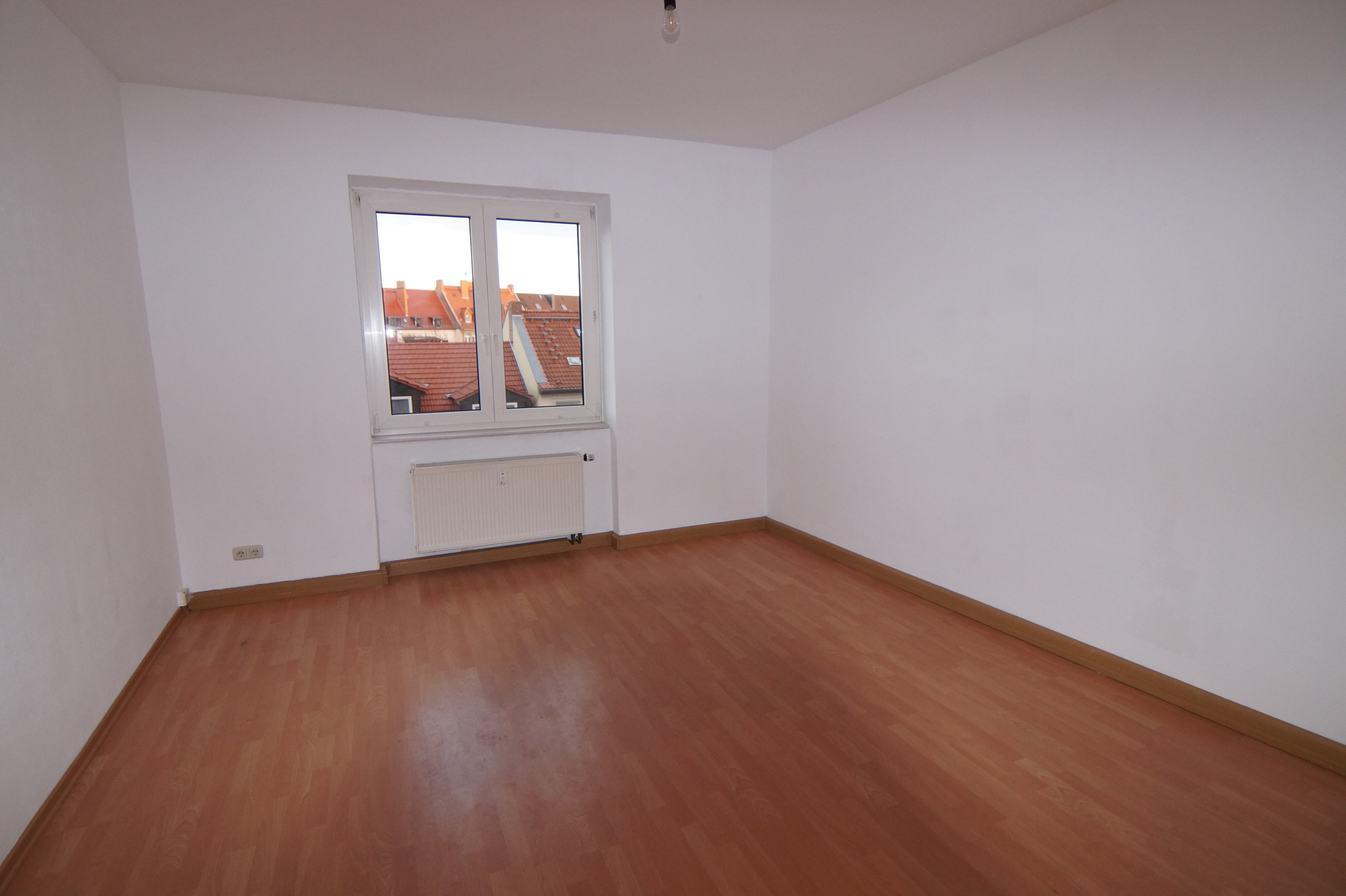 Wohnung zur Miete 500 € 2 Zimmer 57 m²<br/>Wohnfläche 3.<br/>Geschoss 01.12.2024<br/>Verfügbarkeit Röntgenstraße 9 Krämpfervorstadt Erfurt 99085