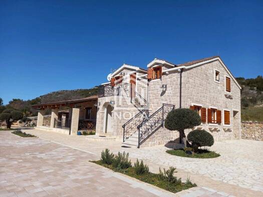 Einfamilienhaus zum Kauf 1.550.000 € 5 Zimmer 42.000 m² Grundstück Vodice 22211