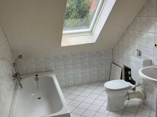 Wohnung zur Miete 615 € 1 Zimmer 82,2 m² Geschoss 3/5 frei ab 01.01.2026 An der Schobse 2 Gehren 98694