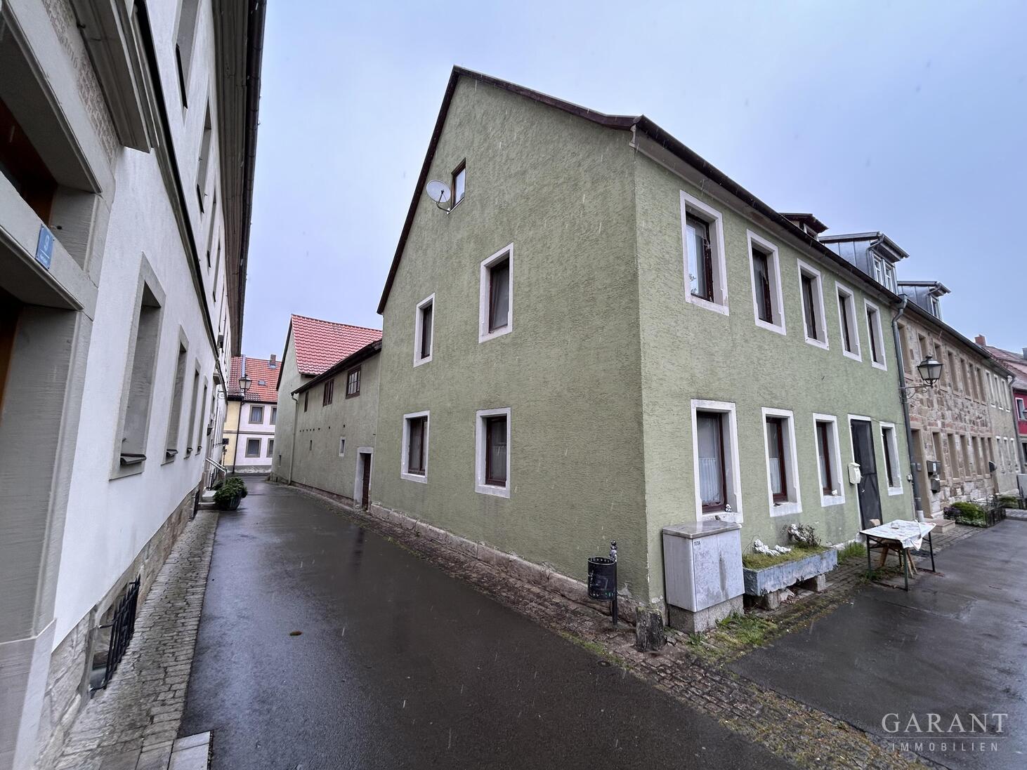 Reihenendhaus zum Kauf 105.000 € 7 Zimmer 180 m²<br/>Wohnfläche 800 m²<br/>Grundstück Bad Königshofen Bad Königshofen im Grabfeld 97631