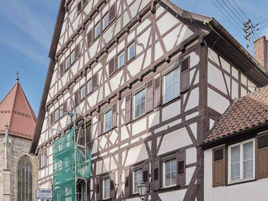 Mehrfamilienhaus zum Kauf 495.000 € 14 Zimmer 445 m² 635 m² Grundstück Bad Urach 72574