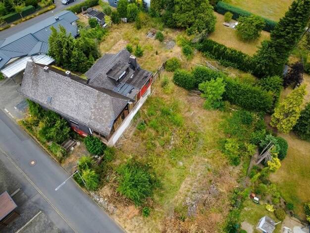 Mehrfamilienhaus zum Kauf 155.000 € 7 Zimmer 244,2 m² 2.097 m² Grundstück frei ab sofort Gebhardshain 57580