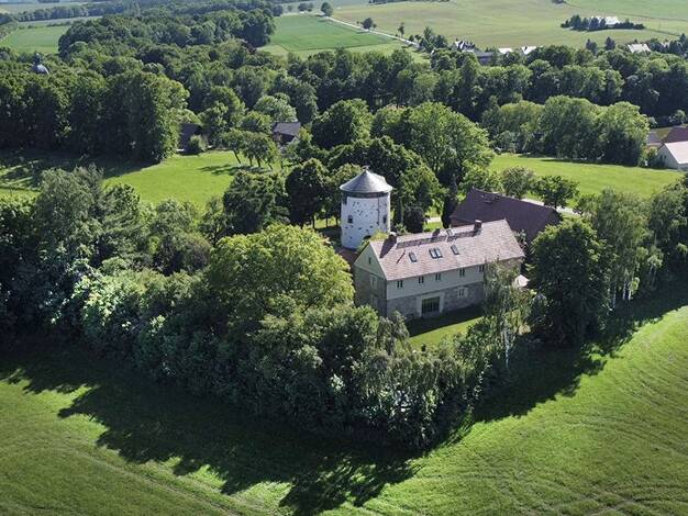 Einfamilienhaus zum Kauf 1.750.000 € 680 m² 16.970 m² Grundstück Königshain 02829