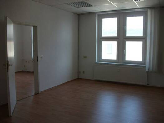 Bürofläche zur Miete provisionsfrei 3 € 23 Zimmer 460 m² Bürofläche teilbar von 13 m² bis 460 m² Biederstraße 2 Chemnitz 09123