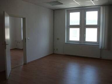 Bürofläche zur Miete provisionsfrei 3 € 23 Zimmer 460 m² Bürofläche teilbar von 13 m² bis 460 m² Biederstraße 2 Markersdorf Chemnitz 09123