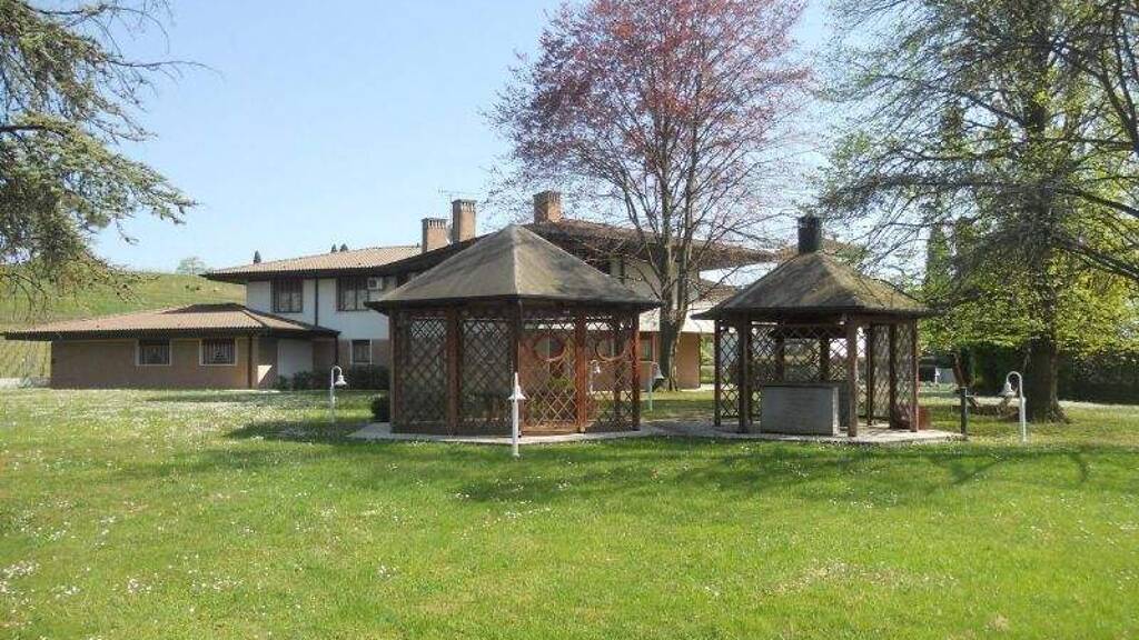 Mehrfamilienhaus zum Kauf 800.000 € 5 Zimmer 680 m² 5.000 m² Grundstück Buttrio (UD) 33042
