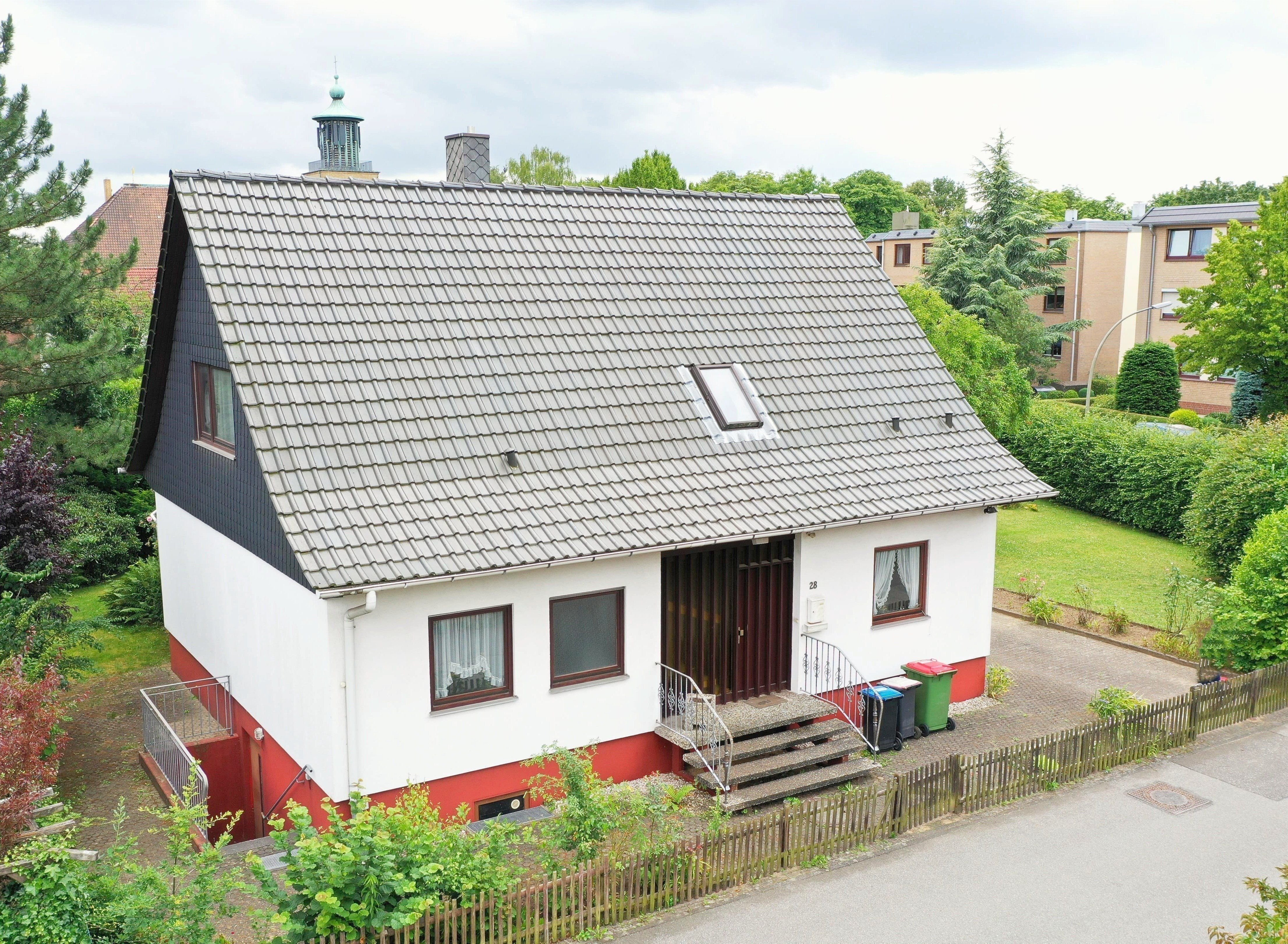 Haus zum Kauf 593.000 € 6,5 Zimmer 128 m²<br/>Wohnfläche 678 m²<br/>Grundstück ab sofort<br/>Verfügbarkeit Bramfeld Hamburg 22175