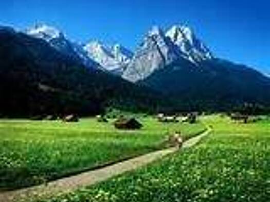 Hotel zum Kauf 1.650.000 € 30 Zimmer 60 Betten 80 m² Gastrofläche 1.400 m² Grundstück Garmisch-Partenkirchen 82496
