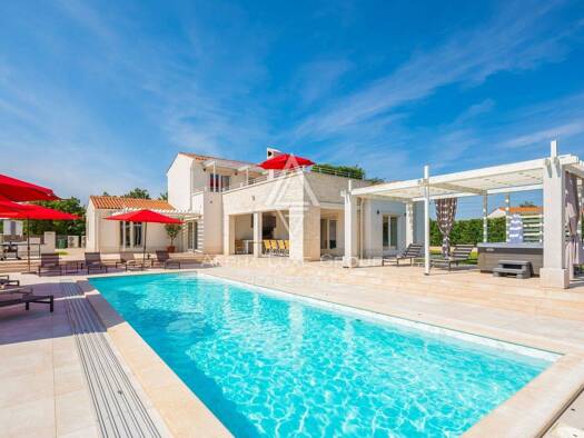 Einfamilienhaus zum Kauf 1.460.000 € 6 Zimmer 275 m² Svetvinčenat Svetvinčenat 52342