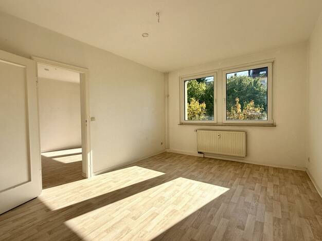 Wohnung zur Miete 243 € 2 Zimmer 46,7 m² 1. Geschoss Max-Planck-Straße 86 Haselbrunn Plauen 08525
