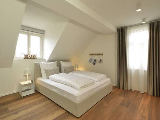 Wohnung zur Miete auf Zeit 2.750 € 3 Zimmer 61 m² frei ab 06.10.2026 Hauptstätter Straße Mitte Mitte 70178