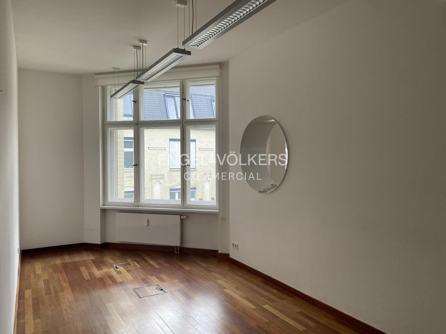 Büro-/Praxisfläche zur Miete 28 € 280 m²<br/>Bürofläche ab 280 m²<br/>Teilbarkeit Mitte Berlin 10117