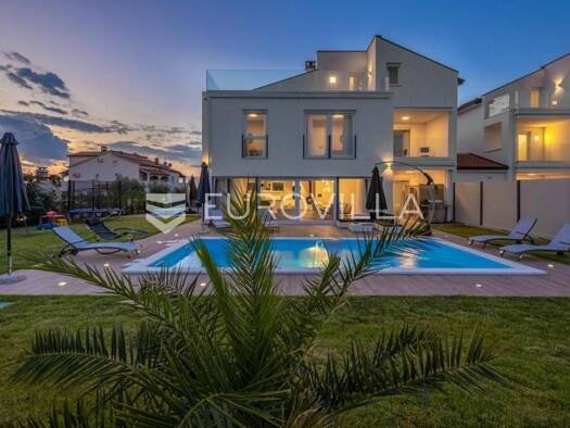 Haus zum Kauf 685.000 € 6 Zimmer 244 m² Nova Vas Kukci