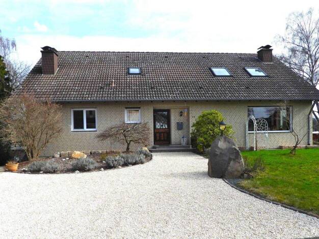 Einfamilienhaus zum Kauf provisionsfrei 560.000 € 9 Zimmer 350 m² 9.800 m² Grundstück Dorfstraße 17 Goldscheid Breitscheid 53547