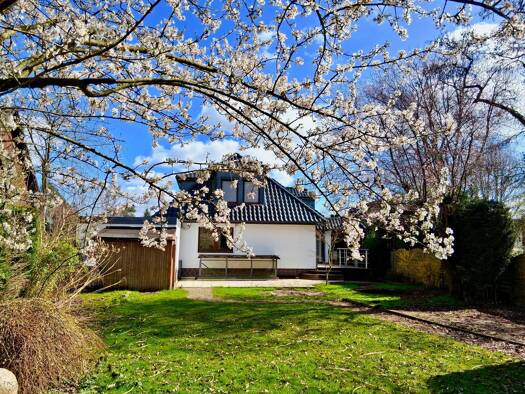 Haus zum Kauf 1.299.000 € 7 Zimmer 210 m² 995 m² Grundstück frei ab sofort Niendorf Hamburg 22453