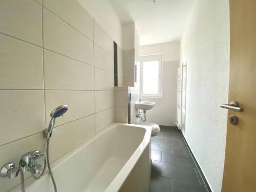 Wohnung zur Miete nur mit Wohnberechtigungsschein 354 € 3 Zimmer 65,8 m² 4. Geschoss Humboldtstraße 5 Oschersleben Oschersleben 39387
