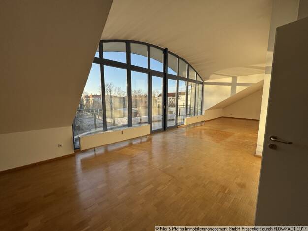 Wohnung zur Miete 935 € 3 Zimmer 124,6 m² Dachgeschoss frei ab sofort Fabrikenstraße 9 Neue Neustadt Magdeburg 39124