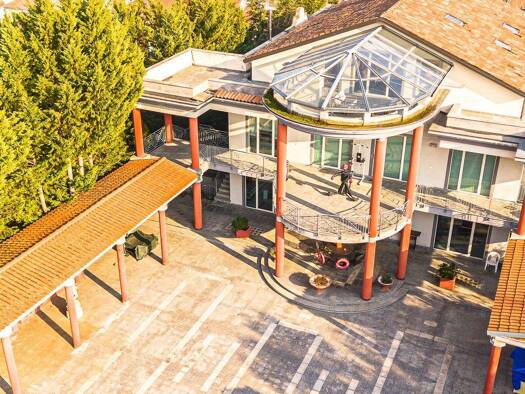 Haus zum Kauf 4.000.000 € 1.600 m² 8.000 m² Grundstück Asti 14100