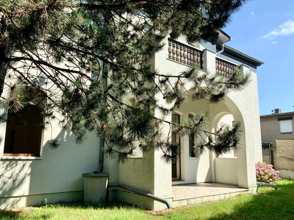 Mehrfamilienhaus zum Kauf 299.000 € 8 Zimmer 260 m²<br/>Wohnfläche 1.863 m²<br/>Grundstück Hohenthurm Landsberg/Peißen 06188