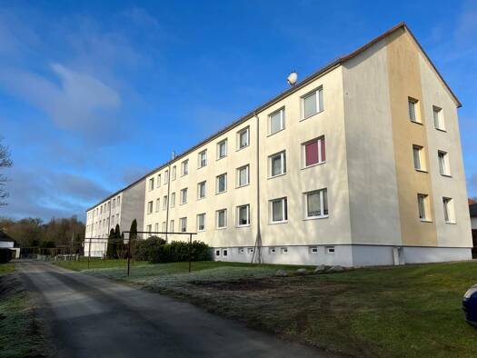 Wohnung zur Miete 300 € 2 Zimmer 54,7 m² Geschoss 2/3 frei ab sofort Wasserstraße 15 Ivenack Ivenack 17153