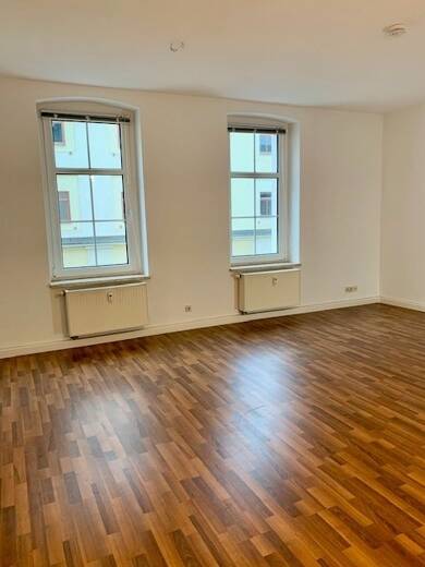 Wohnung zum Kauf 39.000 € 2 Zimmer 58,4 m² frei ab sofort Lengenfeld Lengenfeld 08485