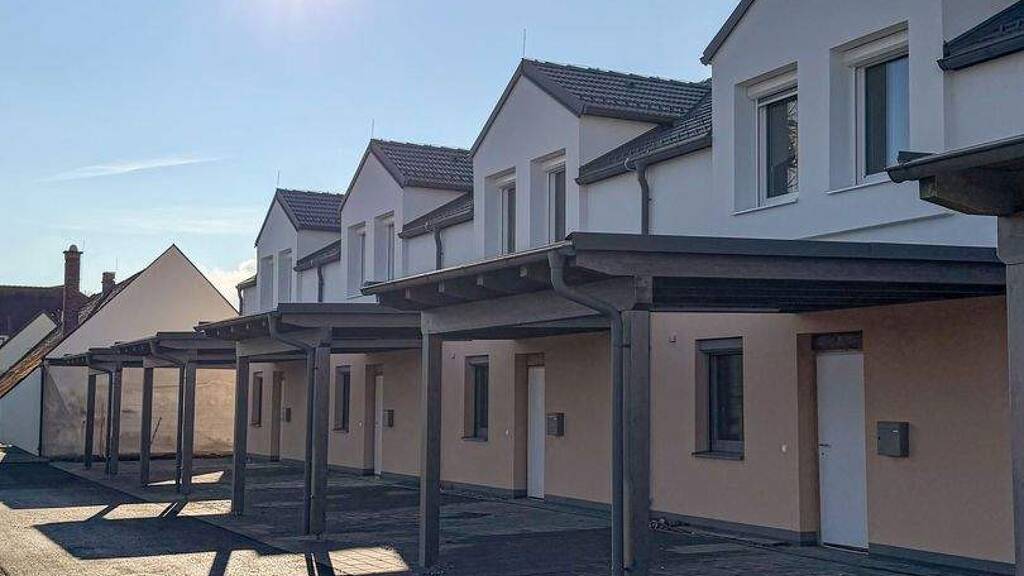 Reihenmittelhaus zur Miete - Erstbezug 1.387 € 4 Zimmer 111,8 m² 176,2 m² Grundstück Wiener Neustädter Straße 3a Lanzenkirchen 2821