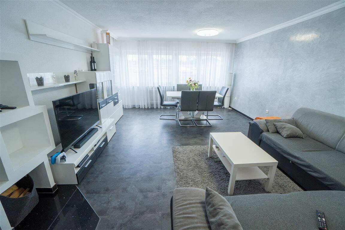 Helle 3,5-Zimmer-Etagenwohnung in Magstadt mit Balkon & Außenstellplatz