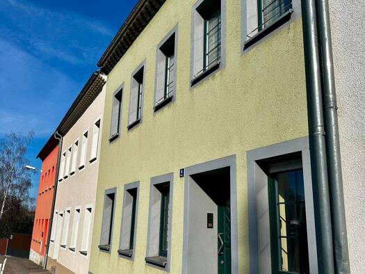 Reihenmittelhaus zum Kauf provisionsfrei 69.000 € 12 Zimmer 141 m² 280 m² Grundstück Wiesenstraße 6 Hainichen 09661