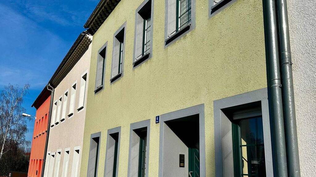 Reihenmittelhaus zum Kauf provisionsfrei 69.000 € 12 Zimmer 141 m² 280 m² Grundstück Wiesenstraße 6 Hainichen 09661